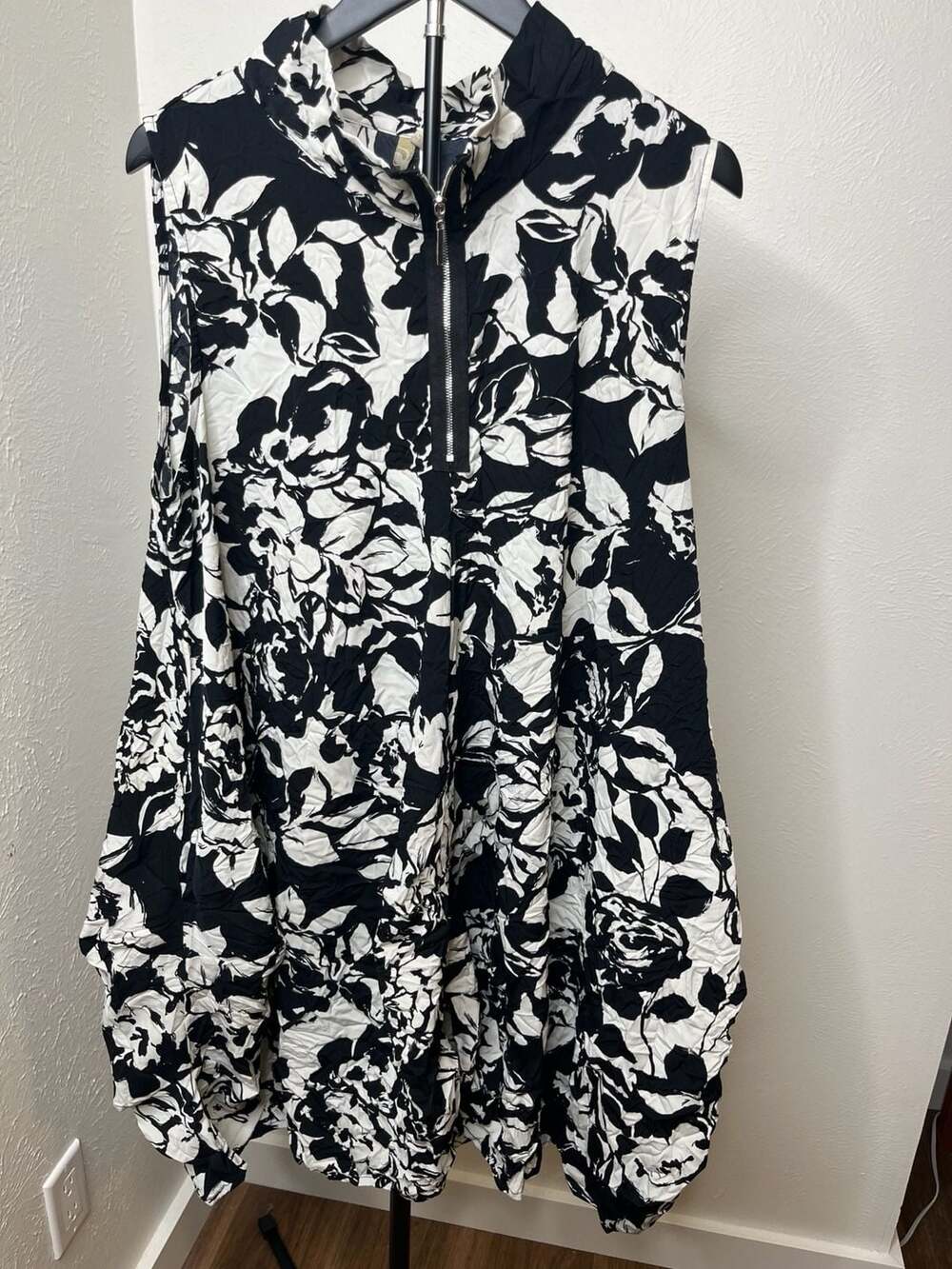 Black & White Floral Mock Neck Zip Dress Avant-Garde Sleeveless Midi